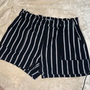 Striped High waisted shorts with stretchy band